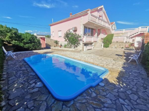 Guest house with pool Ante